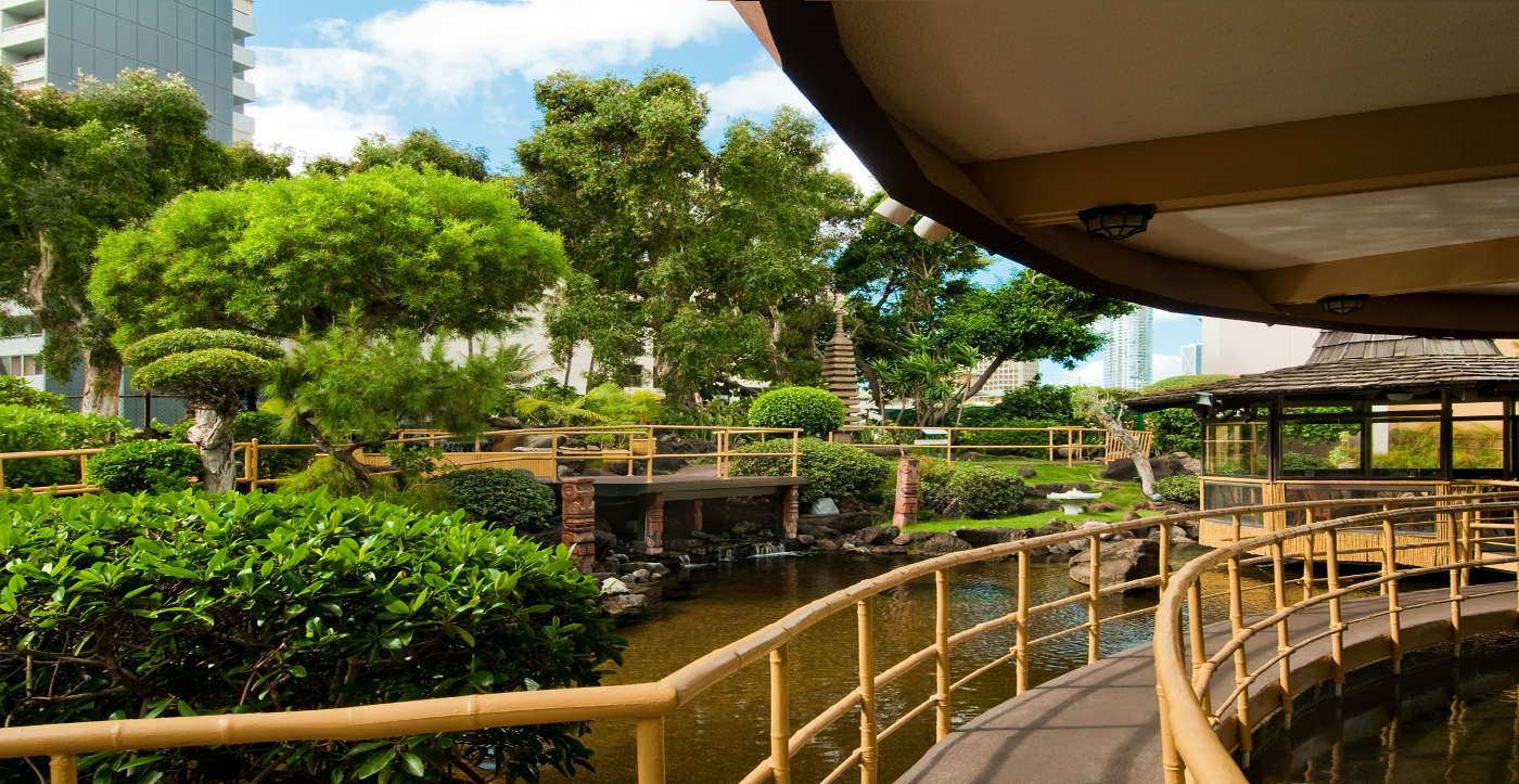 pagoda-hotel-garden-walkway4.jpg